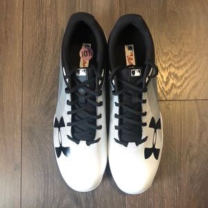 Under Armour Leadoff cleats